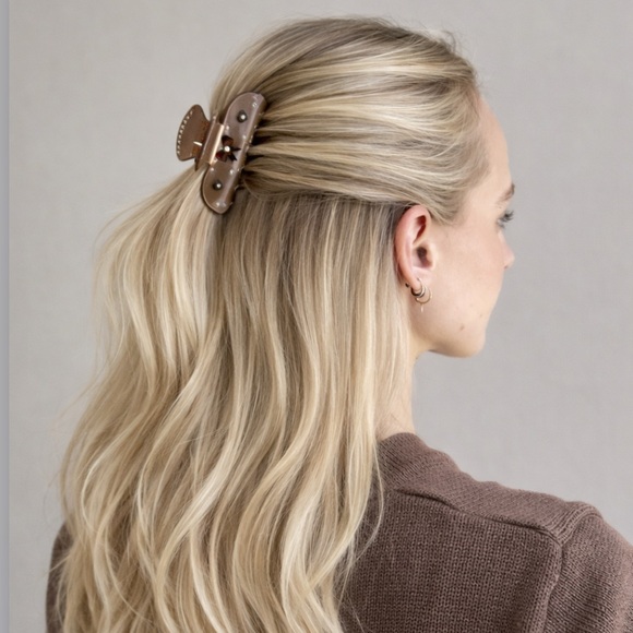 NEW Emi Jay 
Sweetheart Hair Claw Clip in Cocoa Cashmere - Picture 3 of 6